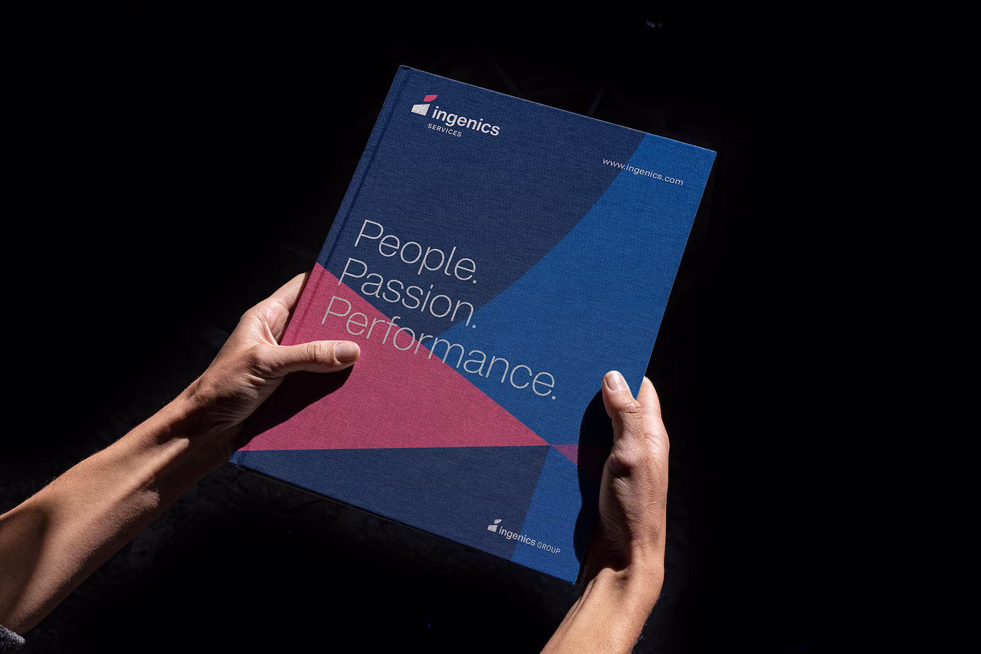 Magazintitel im Corporate Design von Ingenics mit Key Visual und Claim